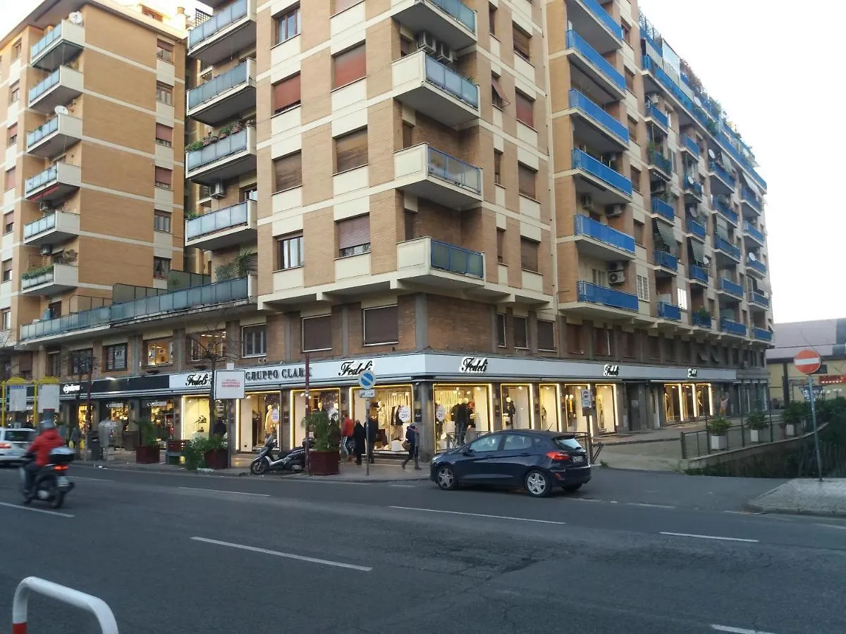 Roma Trastevere Station Homestay