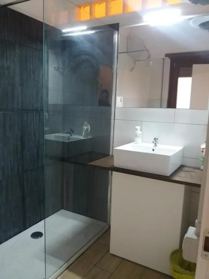 Roma Trastevere Station Homestay