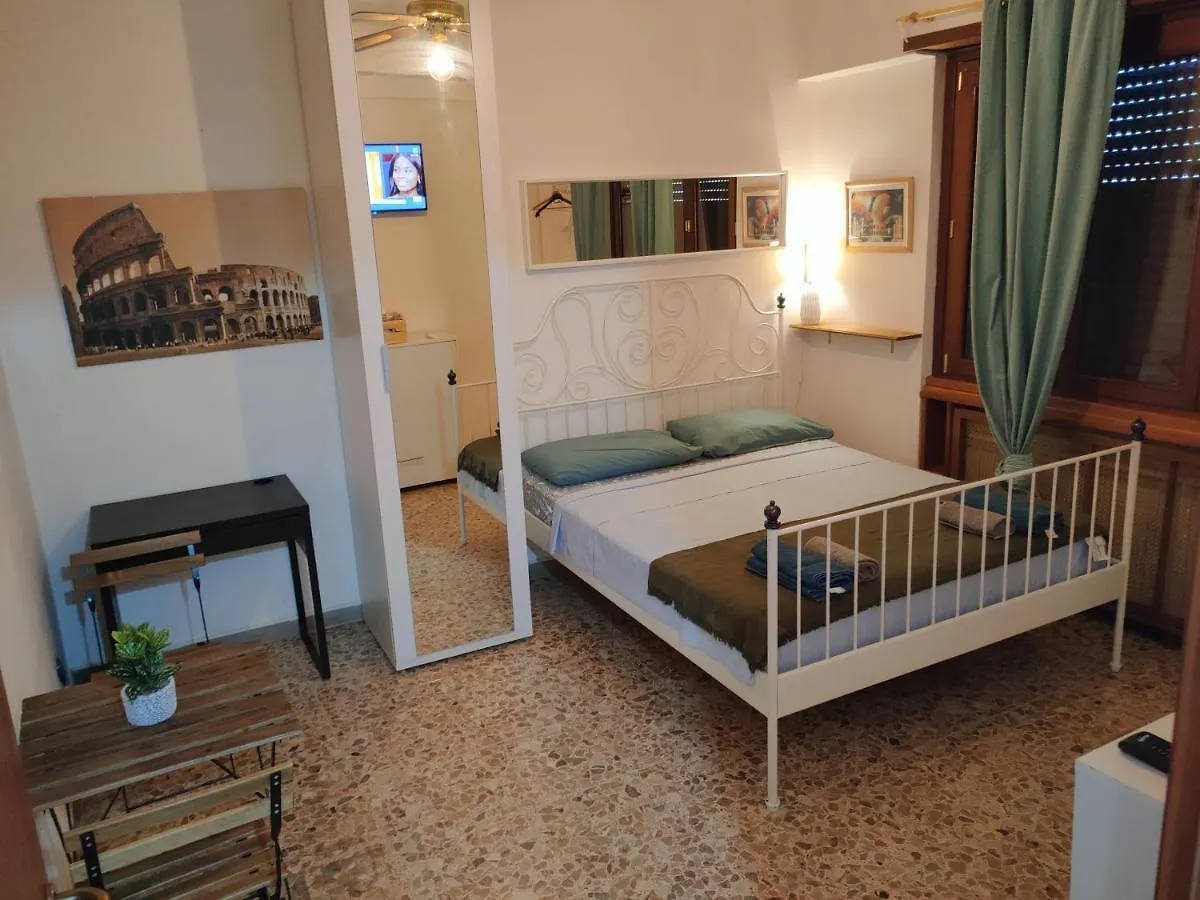 Homestay Roma Trastevere Station Italy